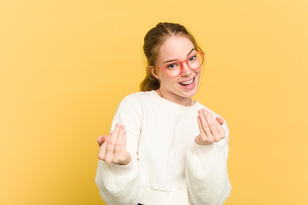 Met de vinger naar je wijzend alsof uitnodigend dichterbij komt