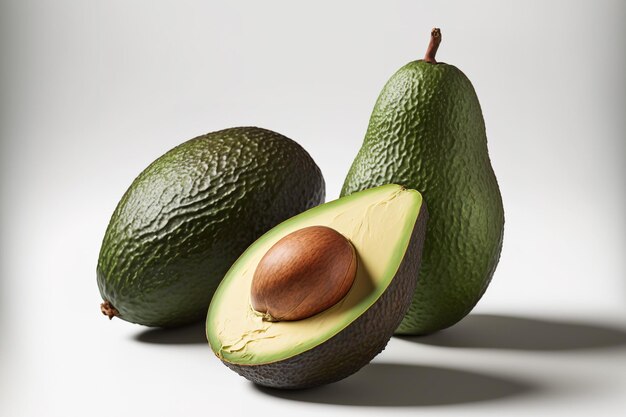 Met een witte achtergrond avocado's