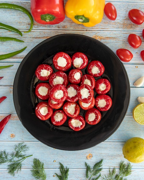 Met kaas gevulde kersenpaprika's gezond eten