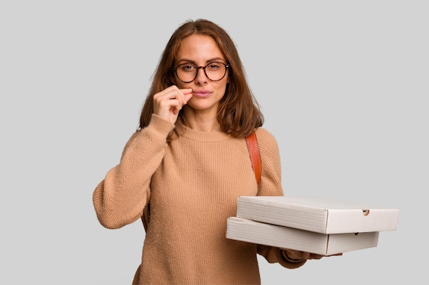 Met vingers op de lippen een geheim bewaren