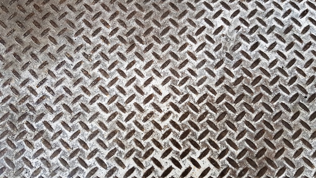 Металлический фон как творческая текстура заделывают. Стальная шахматная доска из листового металла с заводскими полами, противоскользящая площадка для инженерных материалов. абстрактный узор.