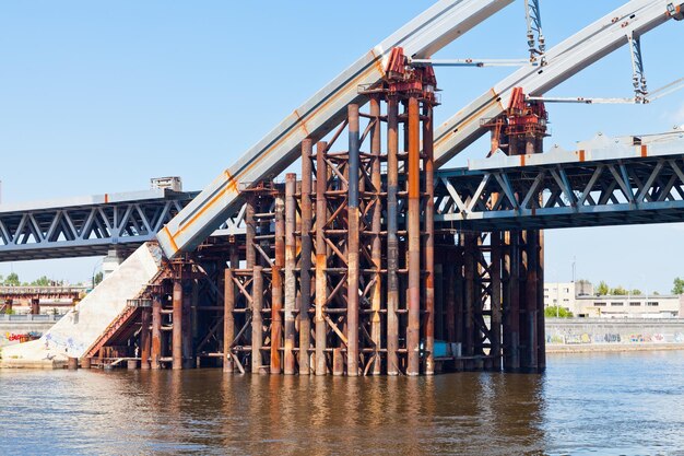 ドニエプル川の金属橋