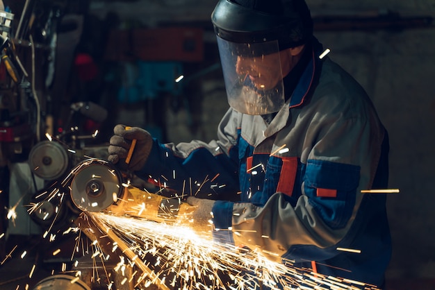 Metal processing with angle grinder