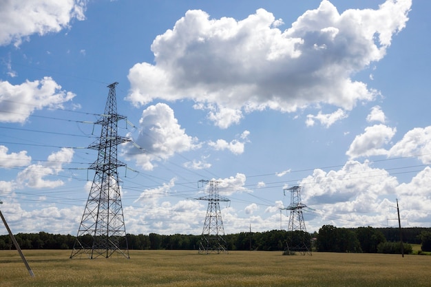 Metalen hoogspanningslijnen