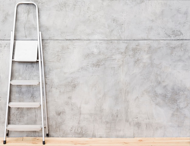 Foto metalen ladder met betonnen panelen