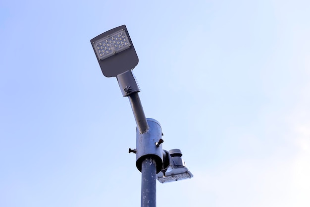 Foto metalen verlichting met lampen met led-technologie