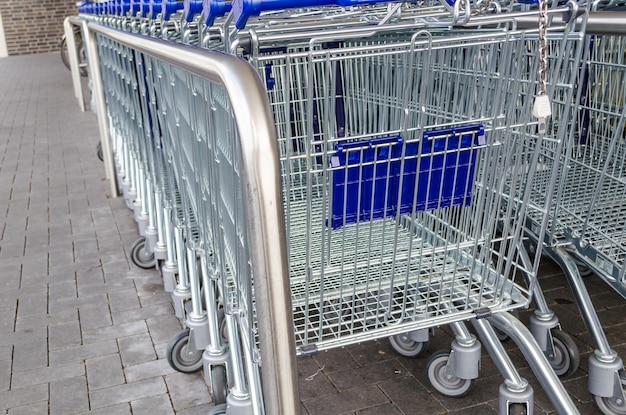 Metallic structure in empty store