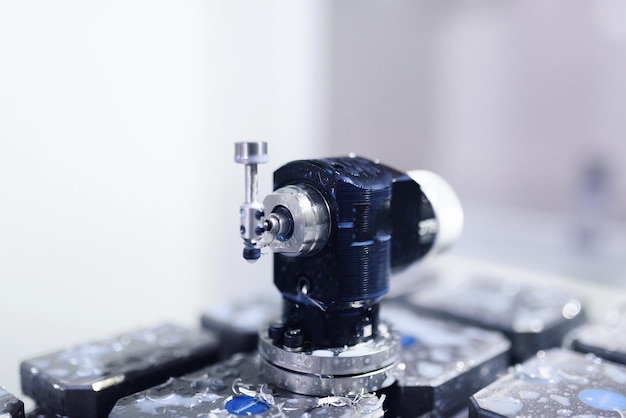Металлообработка фрезерный станок с ЧПУ Резка металла современная технология обработки