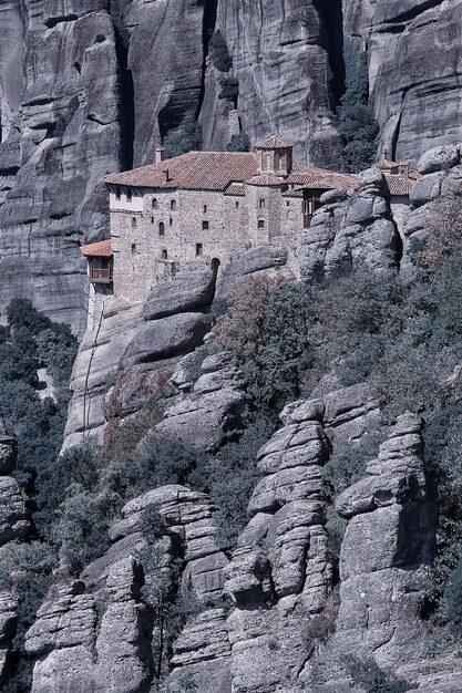 メテオラギリシャの修道院の風景、山の正統な修道院、キリスト教、信仰の眺め