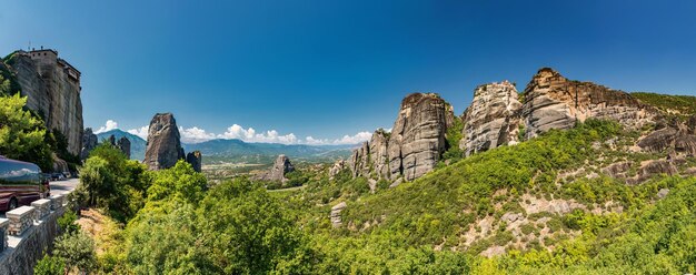 メテオラ石灰岩はギリシャを岩します。