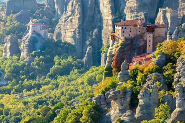 유네스코 세계 문화 유산에 포함된 메테오라 산맥 (Meteora Monastery) 은 유네스코가 지정한 세계 유산 중 하나이다.