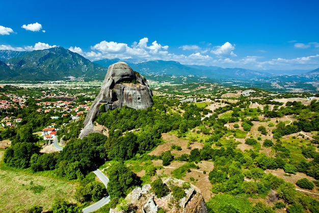 Foto meteora rotsformaties complexen van kloosters in griekenland