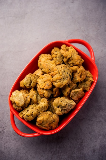 Methi Mathri or Palak Mathiya, Indian snack made using fenugreek or spinach leaves with corn floor