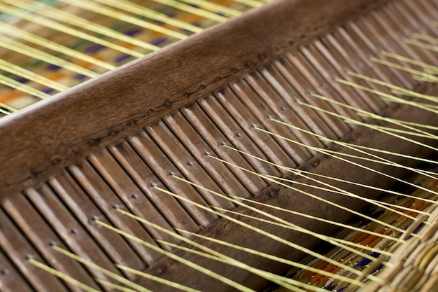 The method to woven reed mat