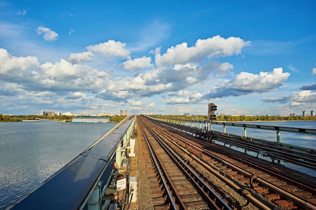 Metro brug met metro