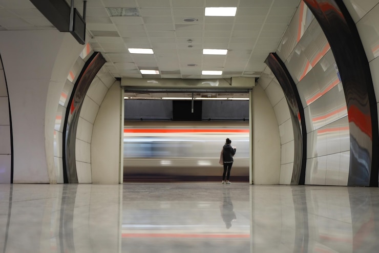 Photo metro moving in a station