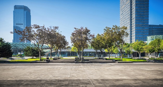 Photo metropolitan park amidst office towers