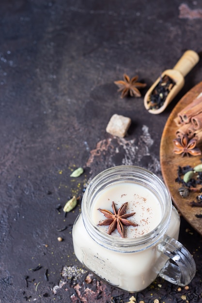 Metselaarkruik met Indiase masala chai thee