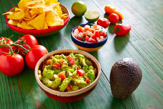 Mexicaans eten nachos guacamole pico gallo chili