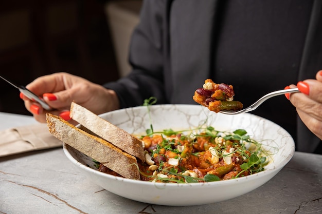 Mexicaans voorgerecht, Gemengde Gebakken Erwten, Platte Bonen en Tomaten Met Kruiden