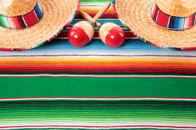 Foto mexicaanse deken met twee sombrero's