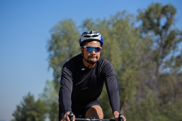 Mexicaanse man fietsten op stad