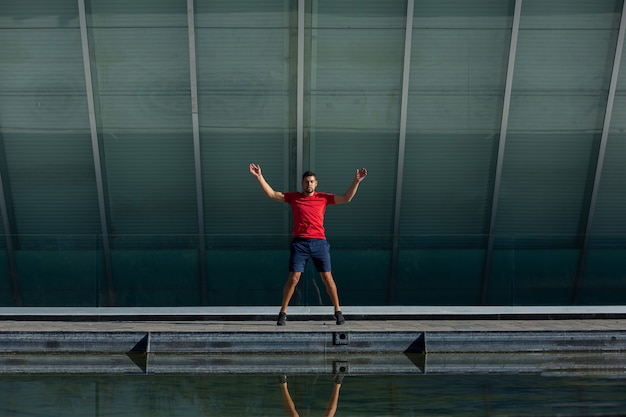 Foto mexicaanse man training buitenshuis