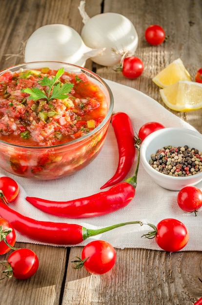 Mexicaanse salsa met ingrediënten