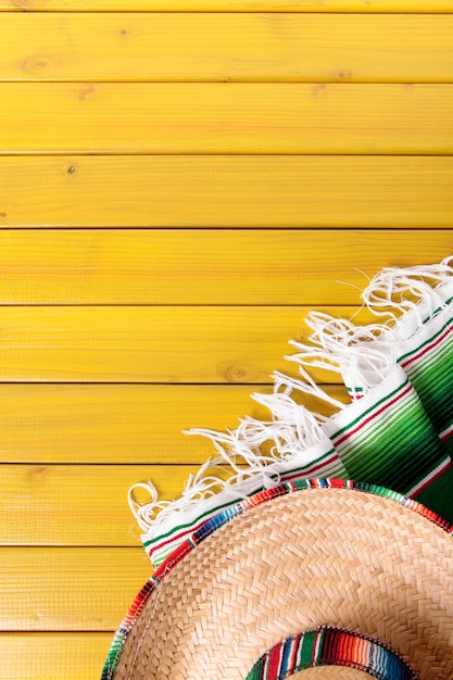Mexicaanse sombrero en traditionele serape deken