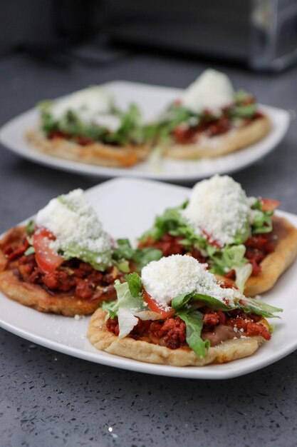 Mexicaanse sopes op de plaat