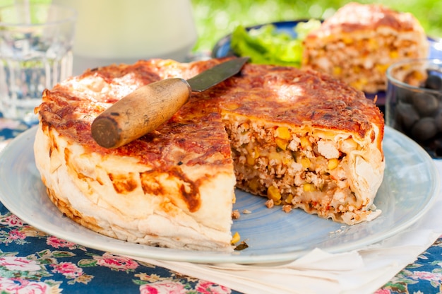 Foto torta messicana di tortilla di pollo e mais