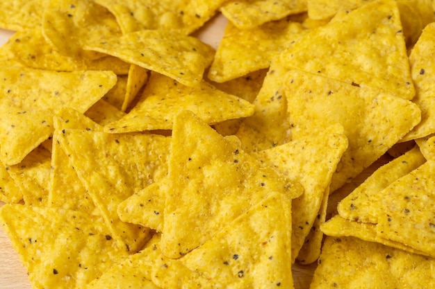 Chip di nachos messicani sulla tavola di legno