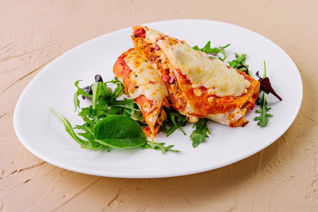 Мексиканская квесадилла с кукурузой и помидорами