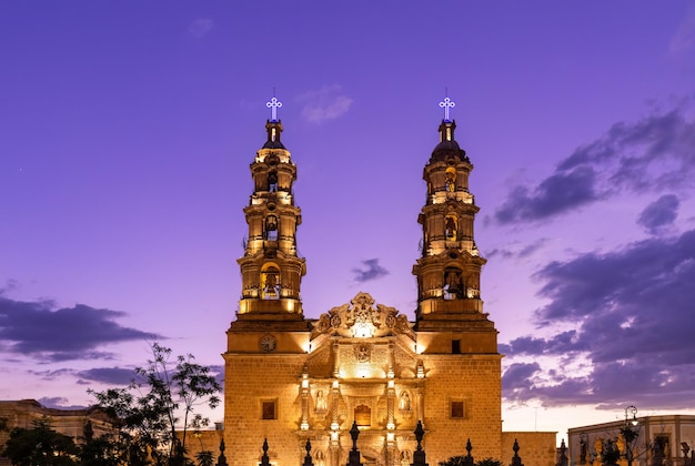 Foto mexico aguascalientes kathedraal basiliek in het historische koloniale centrum in de buurt van de plaza de la patria