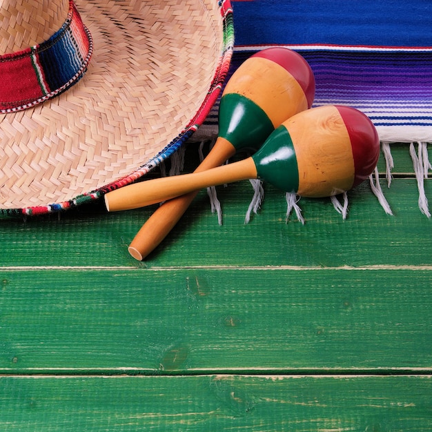 Photo mexico cinco de mayo wood background border mexican sombrero
