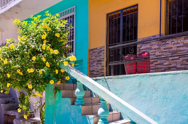 Mexico Mazatlan Kleurrijke oude straten in het historische stadscentrum in de buurt van de El Malecon-promenade aan de oceaankust