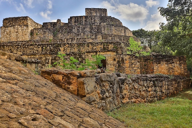 メキシコのピラミッドマヤの古代都市、風景のコロンブス以前のアメリカchicenicaマヤ