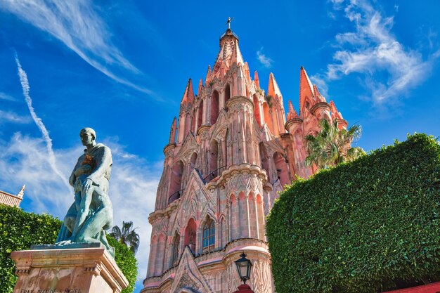 Foto messico san miguel de allende parroquia de san miguel arcangel cattedrale nel centro storico della città