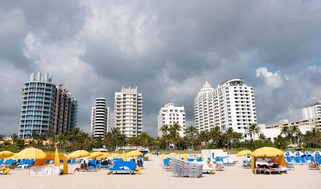 마이애미 비치 플로리다 미국 2021년 3월 19일 시내에서 볼 수있는 해변 여름 생활