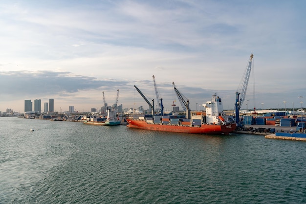 Miami Florida USA 18 maart 2016 vrachtschip transport met container in de haven