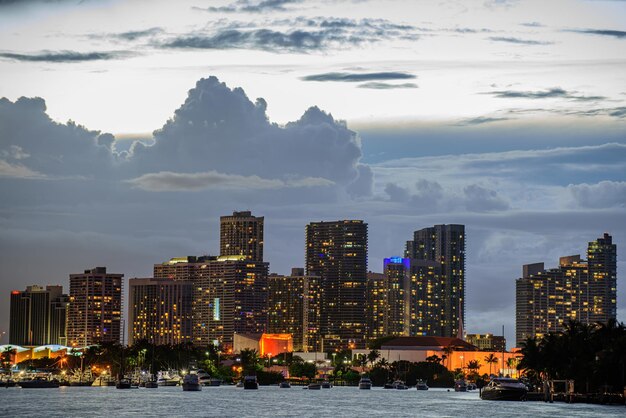 Miami skyline bij nacht panoramisch beeld Miami nacht downtown