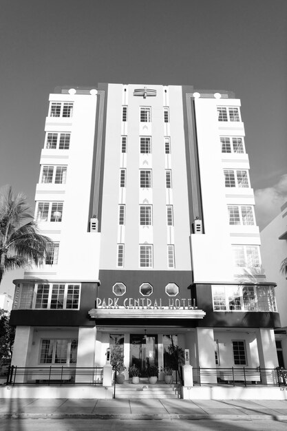 Photo miami usa april 15 2021 park central hotel in artdeco district on ocean drive in florida