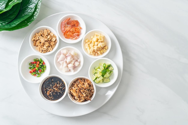 Miang kham un antipasto con foglie reali