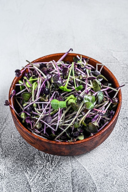 Photo microgreen radish cress sprouts  in a wooden bowl