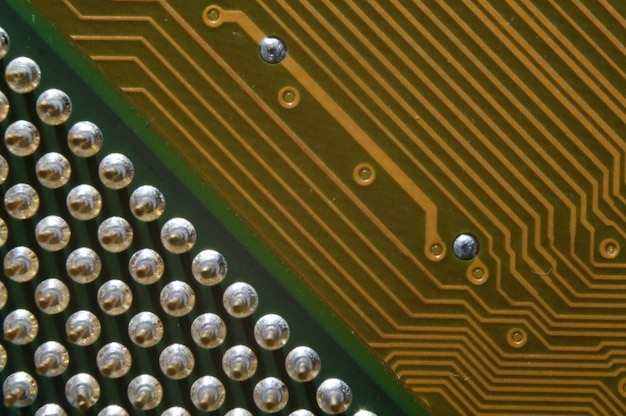 マザーボードのマイクロ回路の背景にあるマイクロプロセッサ