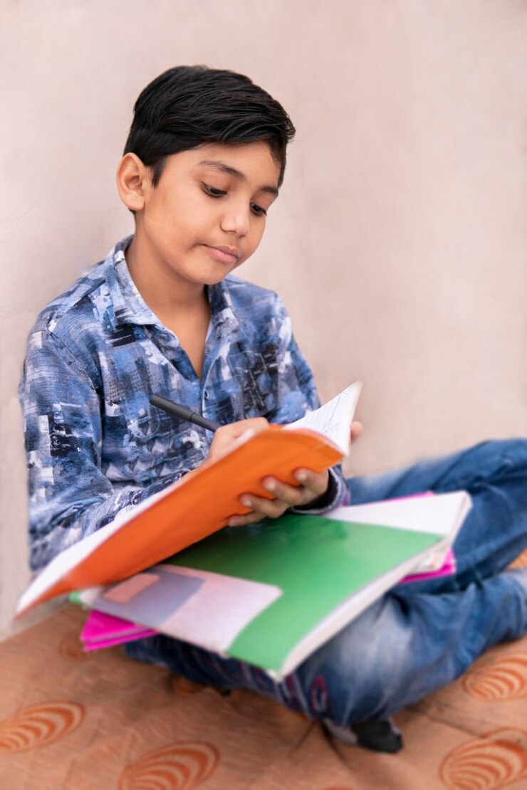 फोटो mid adult man sitting on table