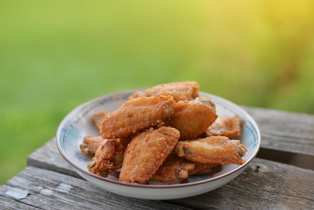 写真 前菜のミッドジョインウィングチキンフライ