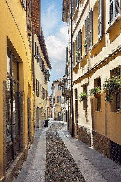 Middeleeuwse straat in Pavia, Italië