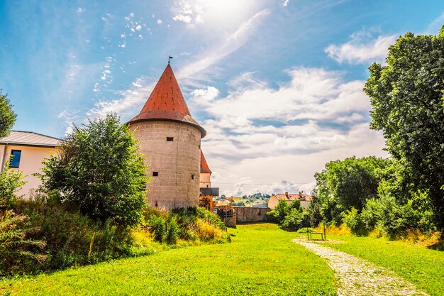 Middeleeuwse vestingmuur Bardejov Toren in de oude stad Slowakije UNESCO oude stad De kasteelmuren rond het Bardejov-plein