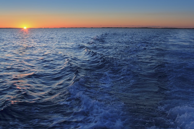 Middellandse Zee zonsondergang horizon oranje zon